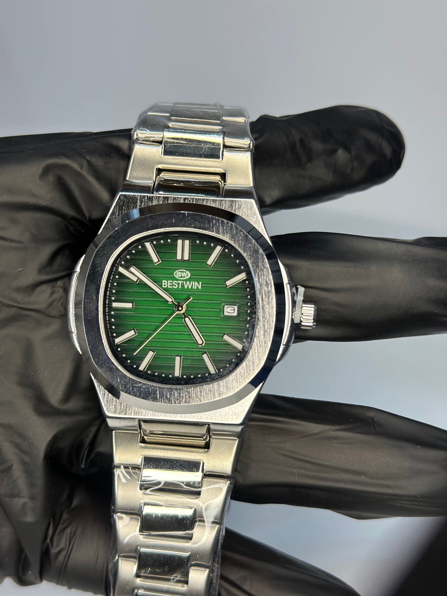 BESTWIN Modern Stainless Steel Watch – Kelly Green Dial