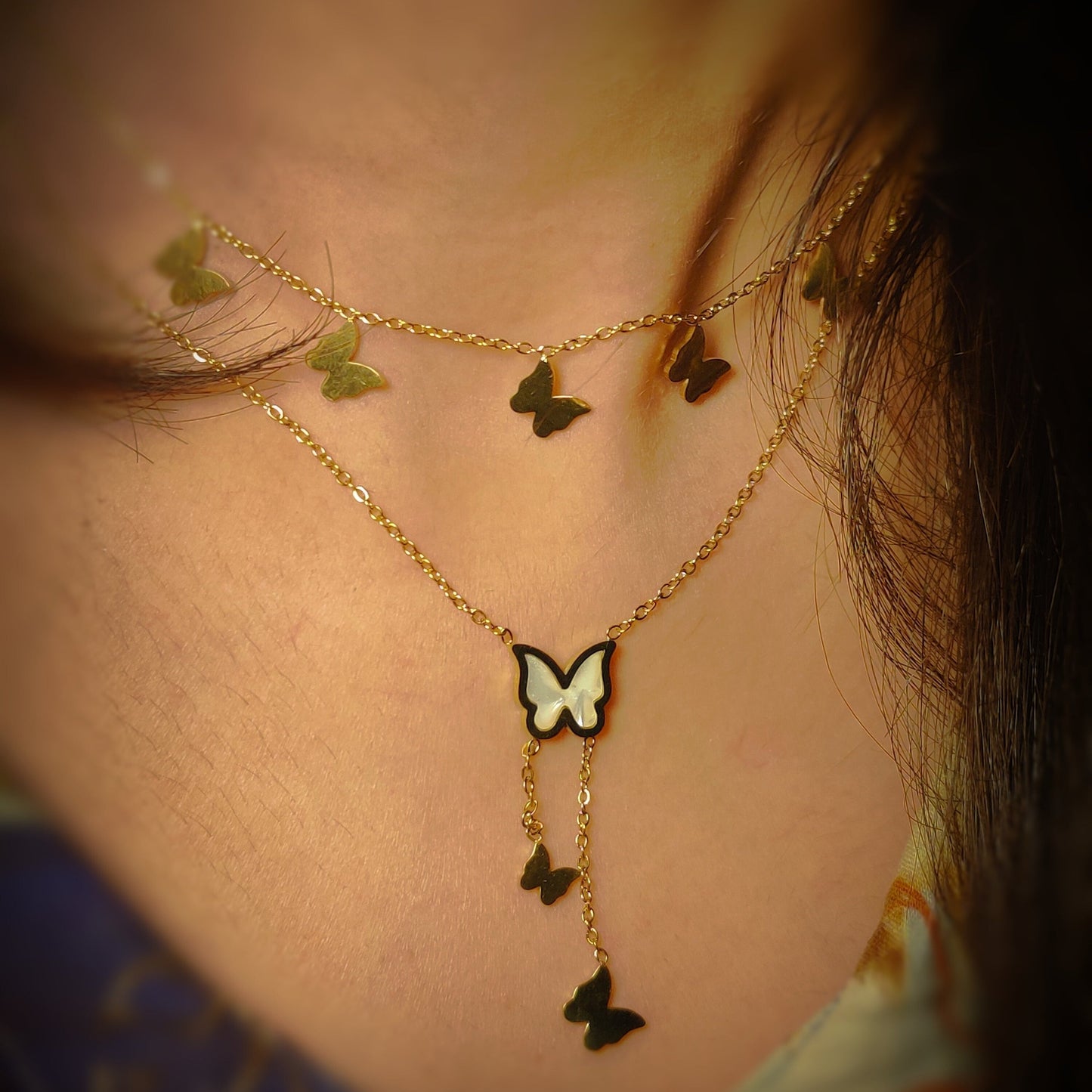 FLUTTERING ELEGANCE - PENDANT